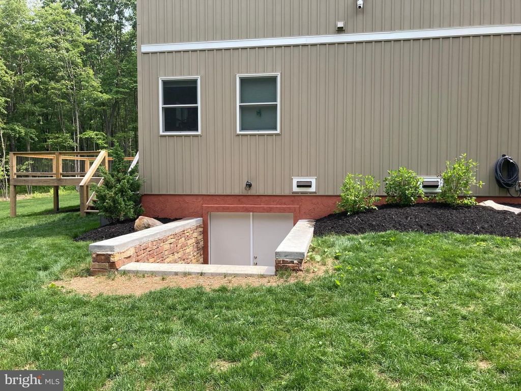 Image 56 of property listing at 170 CHERRYWOOD DR, Oakland, MD 21550