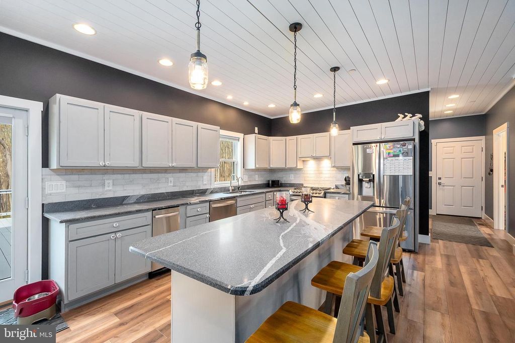 Image 8 of property listing at 170 CHERRYWOOD DR, Oakland, MD 21550