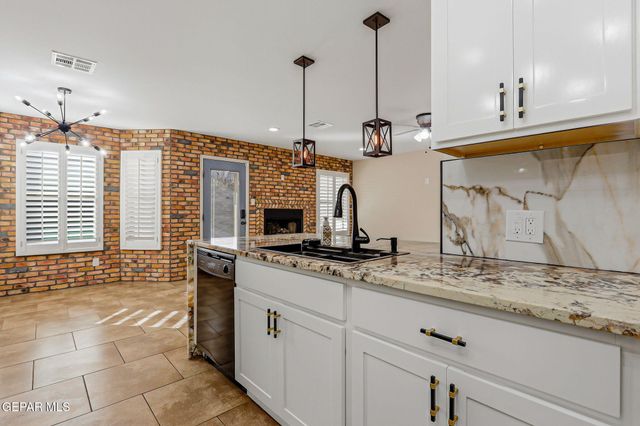 2709 N COPIA Street, El Paso, TX 79930