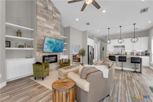 824 Woodland Hills Drive, Marble Falls, TX 78654