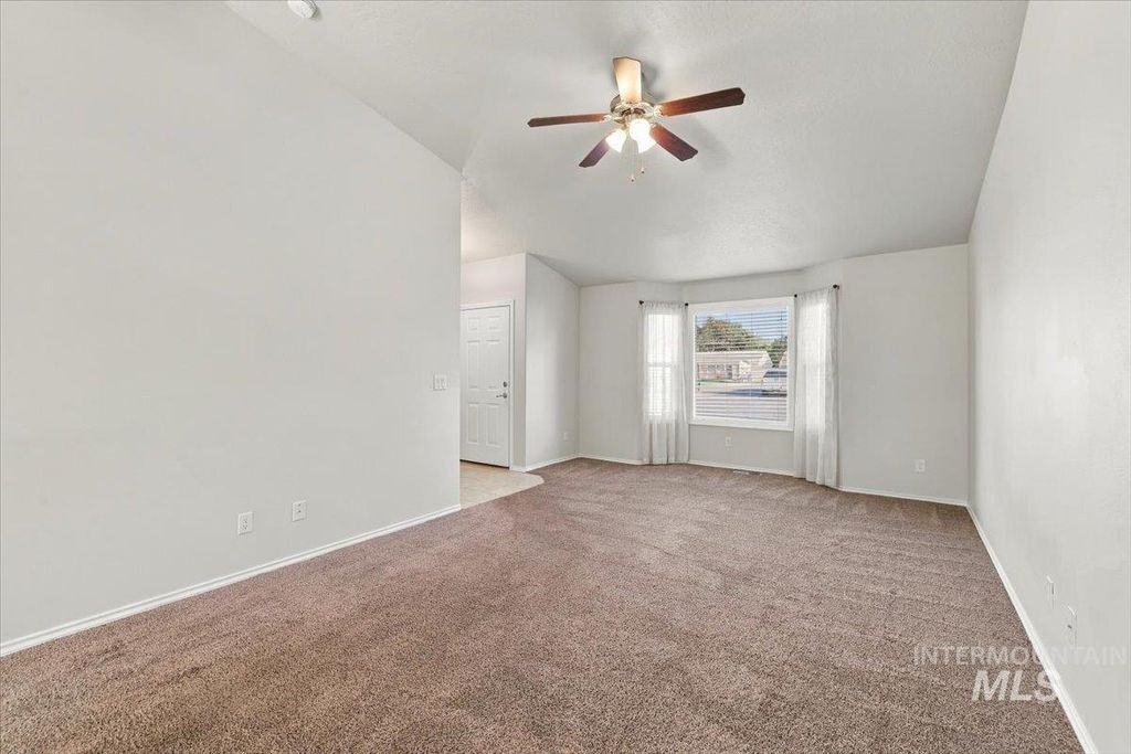 2114 Alder Dr, Caldwell, ID 83605 photo 4