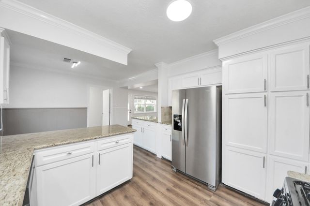 5914 Warm Springs Road, Houston, TX 77035