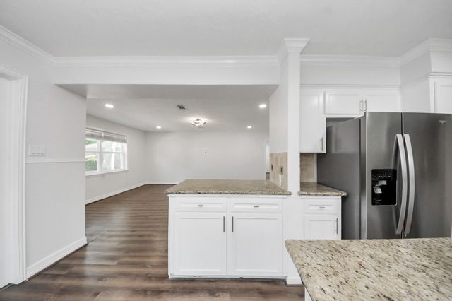 5914 Warm Springs Road, Houston, TX 77035