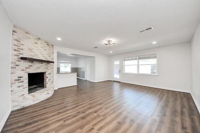 5914 Warm Springs Road, Houston, TX 77035