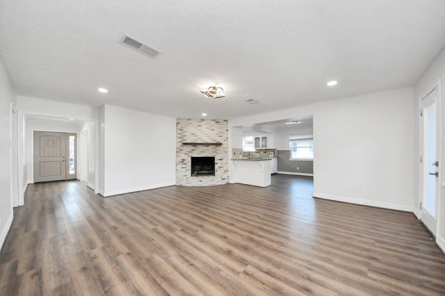 5914 Warm Springs Road, Houston, TX 77035