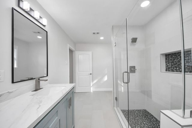 5914 Warm Springs Road, Houston, TX 77035