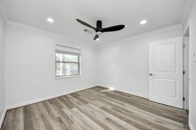 5914 Warm Springs Road, Houston, TX 77035