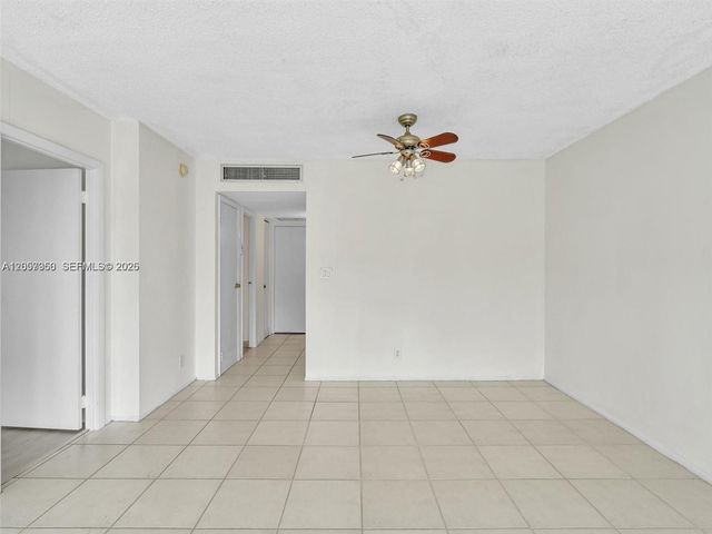 20500 W Country Club Drive 203, Aventura, FL 33180