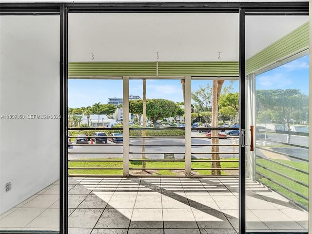 20500 W Country Club Drive 203, Aventura, FL 33180