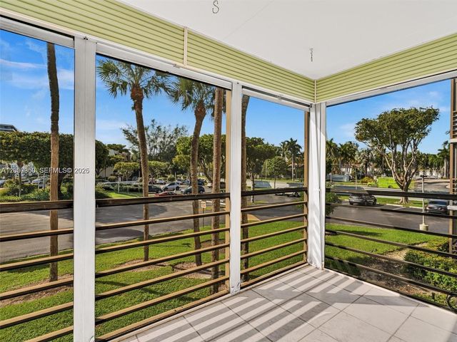 20500 W Country Club Drive 203, Aventura, FL 33180