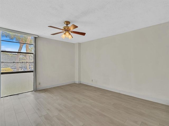 20500 W Country Club Drive 203, Aventura, FL 33180
