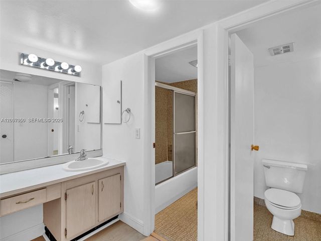 20500 W Country Club Drive 203, Aventura, FL 33180