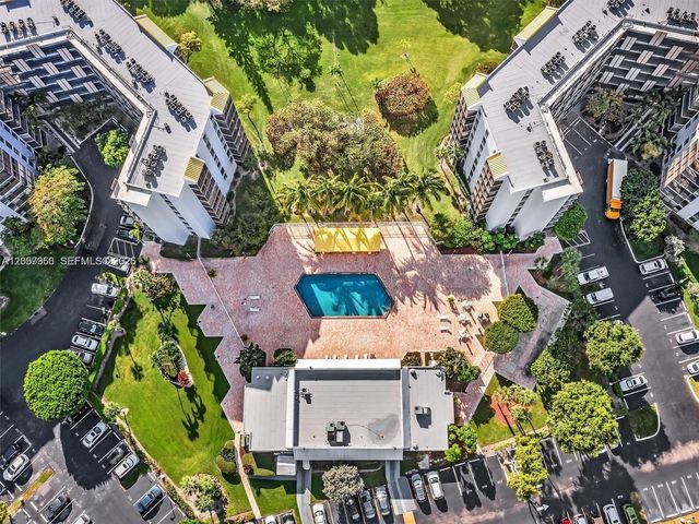 20500 W Country Club Drive 203, Aventura, FL 33180