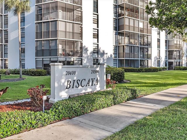 20500 W Country Club Drive 203, Aventura, FL 33180
