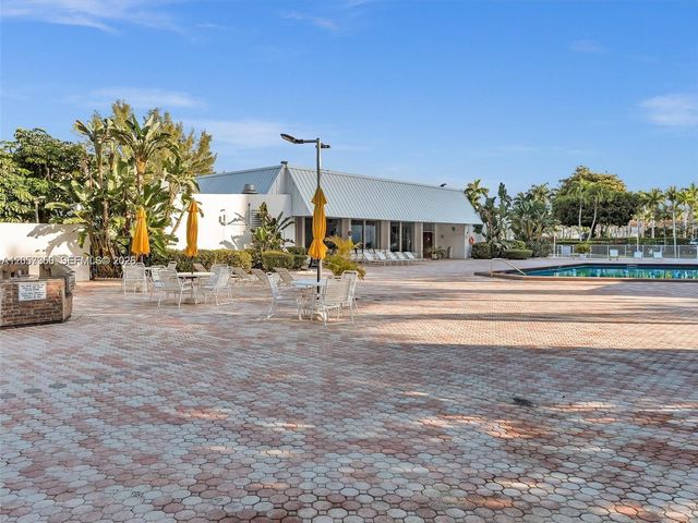 20500 W Country Club Drive 203, Aventura, FL 33180
