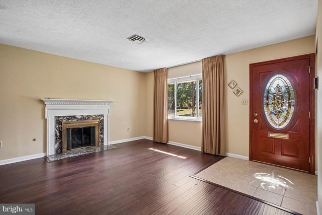 6216 YELLOWSTONE DR, Alexandria, VA 22312