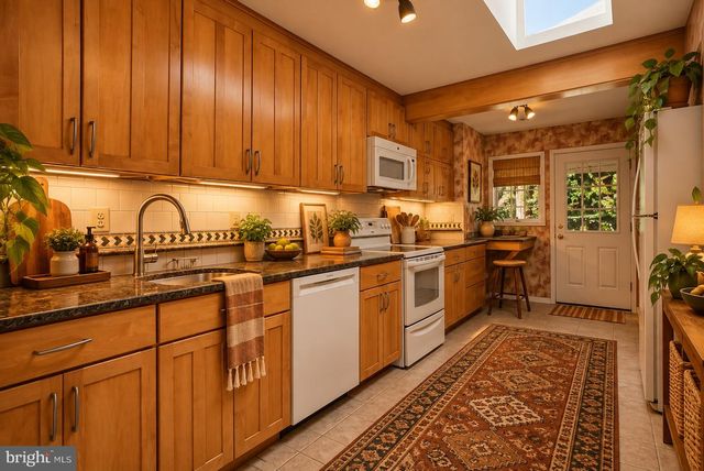 6216 YELLOWSTONE DR, Alexandria, VA 22312
