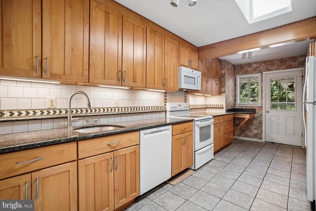 6216 YELLOWSTONE DR, Alexandria, VA 22312