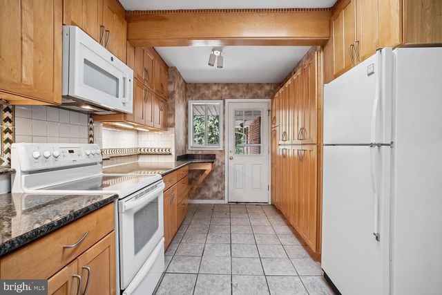 6216 YELLOWSTONE DR, Alexandria, VA 22312