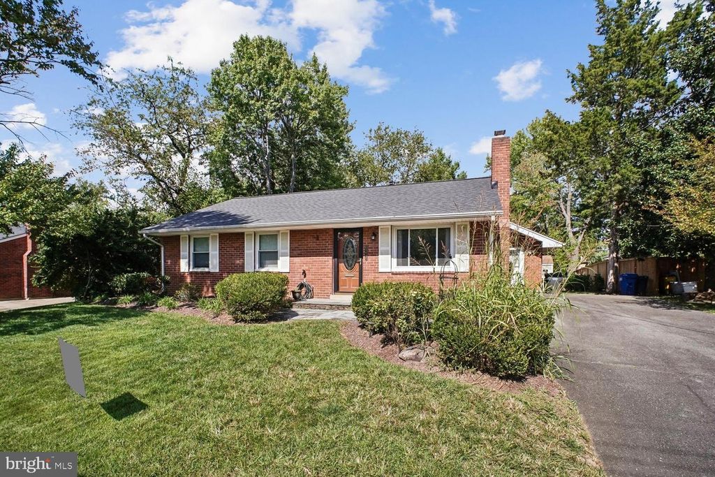 6216 YELLOWSTONE DR, Alexandria, VA 22312