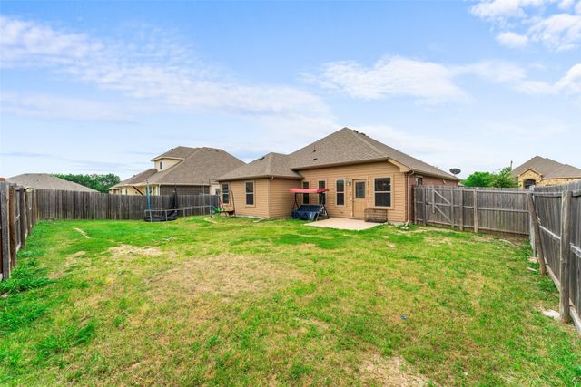 345 Pecos Drive, Crandall, TX 75114