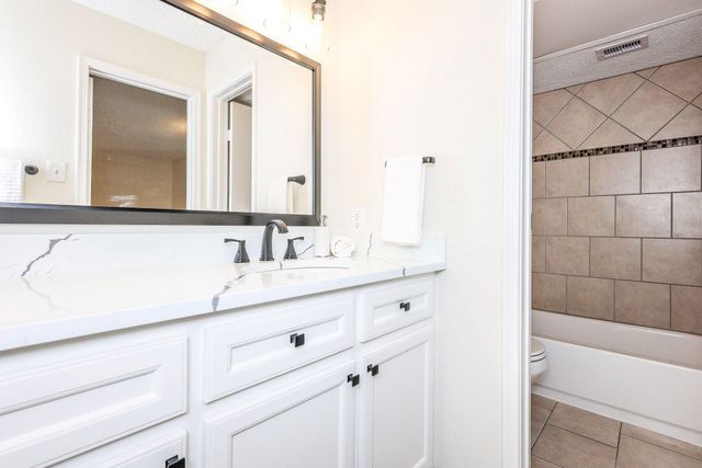 3100 Jeanetta Street 1404, Houston, TX 77063