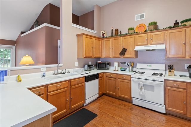 1055 Chimney Trace Way, Lawrenceville, GA 30045