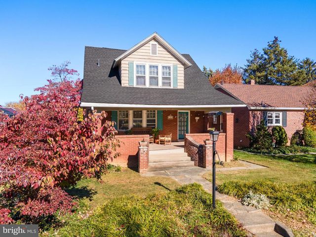 300 BAER AVE, Hanover, PA 17331