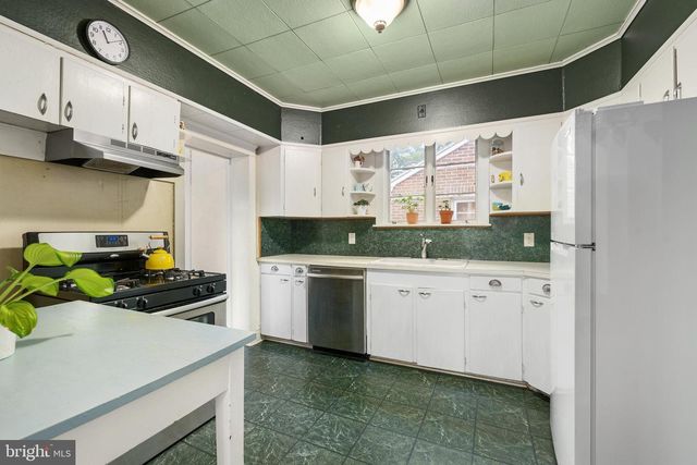 300 BAER AVE, Hanover, PA 17331