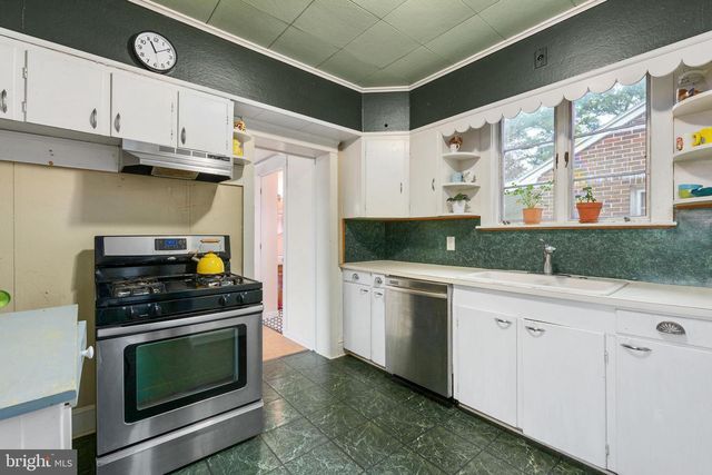 300 BAER AVE, Hanover, PA 17331