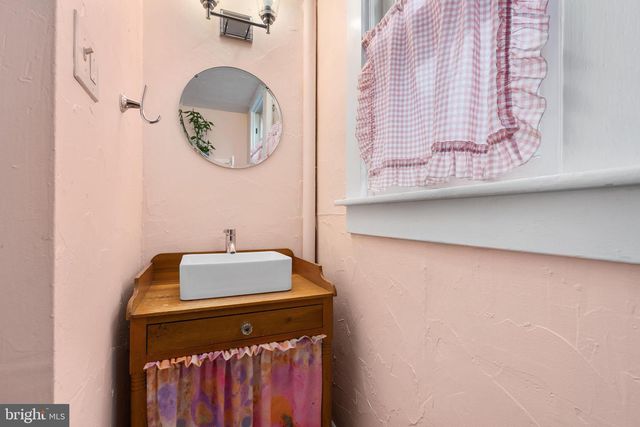 300 BAER AVE, Hanover, PA 17331