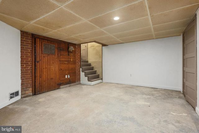 300 BAER AVE, Hanover, PA 17331