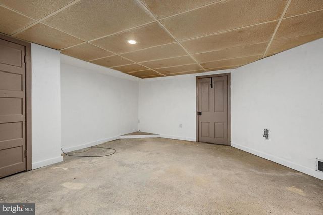 300 BAER AVE, Hanover, PA 17331