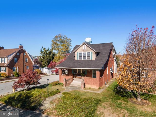 300 BAER AVE, Hanover, PA 17331