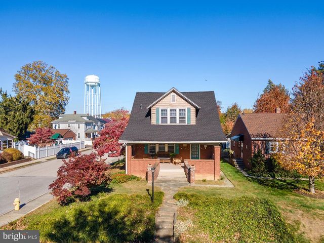 300 BAER AVE, Hanover, PA 17331