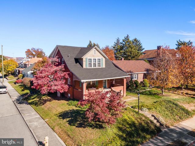 300 BAER AVE, Hanover, PA 17331