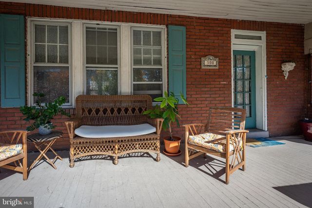 300 BAER AVE, Hanover, PA 17331