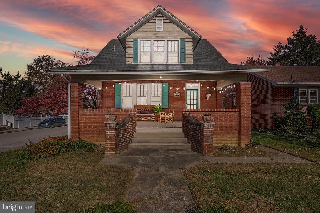 300 BAER AVE, Hanover, PA 17331