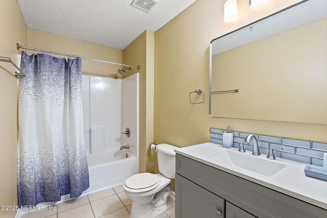 6105 MAGGIES Circle, 113, Jacksonville, FL 32244