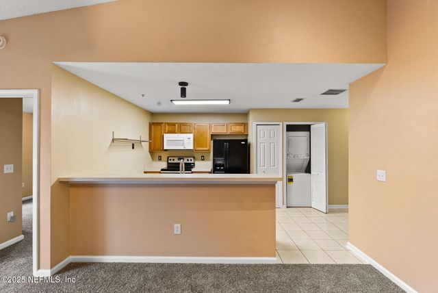 6105 MAGGIES Circle, 113, Jacksonville, FL 32244