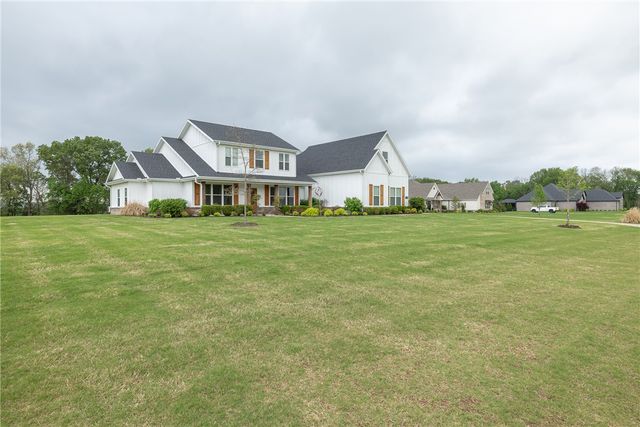 1423 River Point Road, Fayetteville, AR 72703