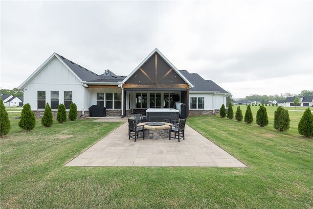 1423 River Point Road, Fayetteville, AR 72703