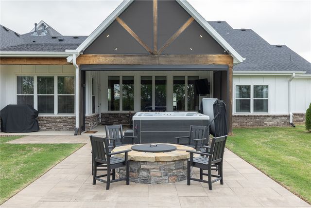 1423 River Point Road, Fayetteville, AR 72703