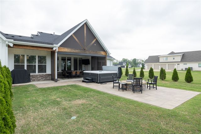 1423 River Point Road, Fayetteville, AR 72703