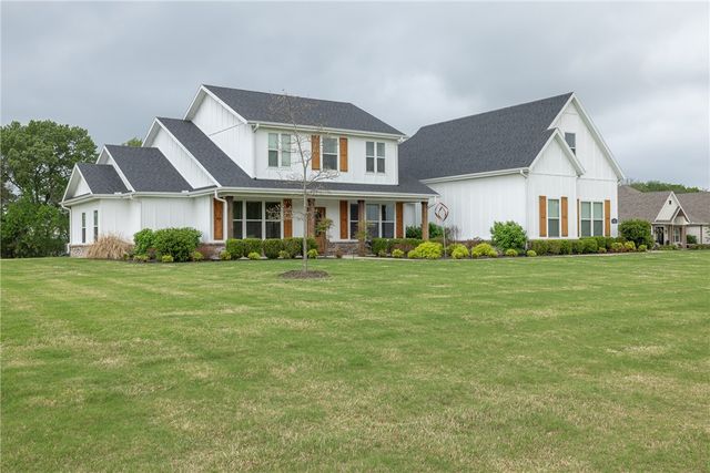 1423 River Point Road, Fayetteville, AR 72703