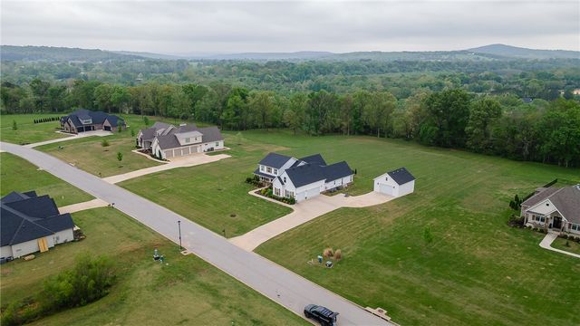 1423 River Point Road, Fayetteville, AR 72703