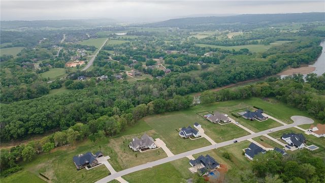 1423 River Point Road, Fayetteville, AR 72703
