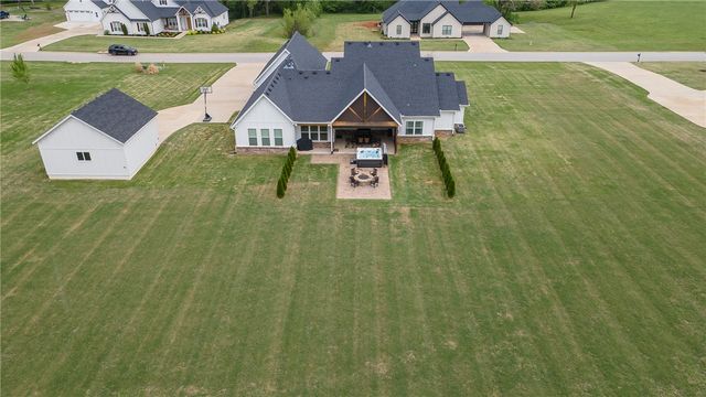 1423 River Point Road, Fayetteville, AR 72703