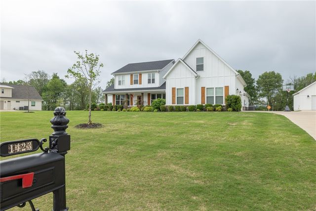 1423 River Point Road, Fayetteville, AR 72703
