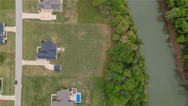 1423 River Point Road, Fayetteville, AR 72703